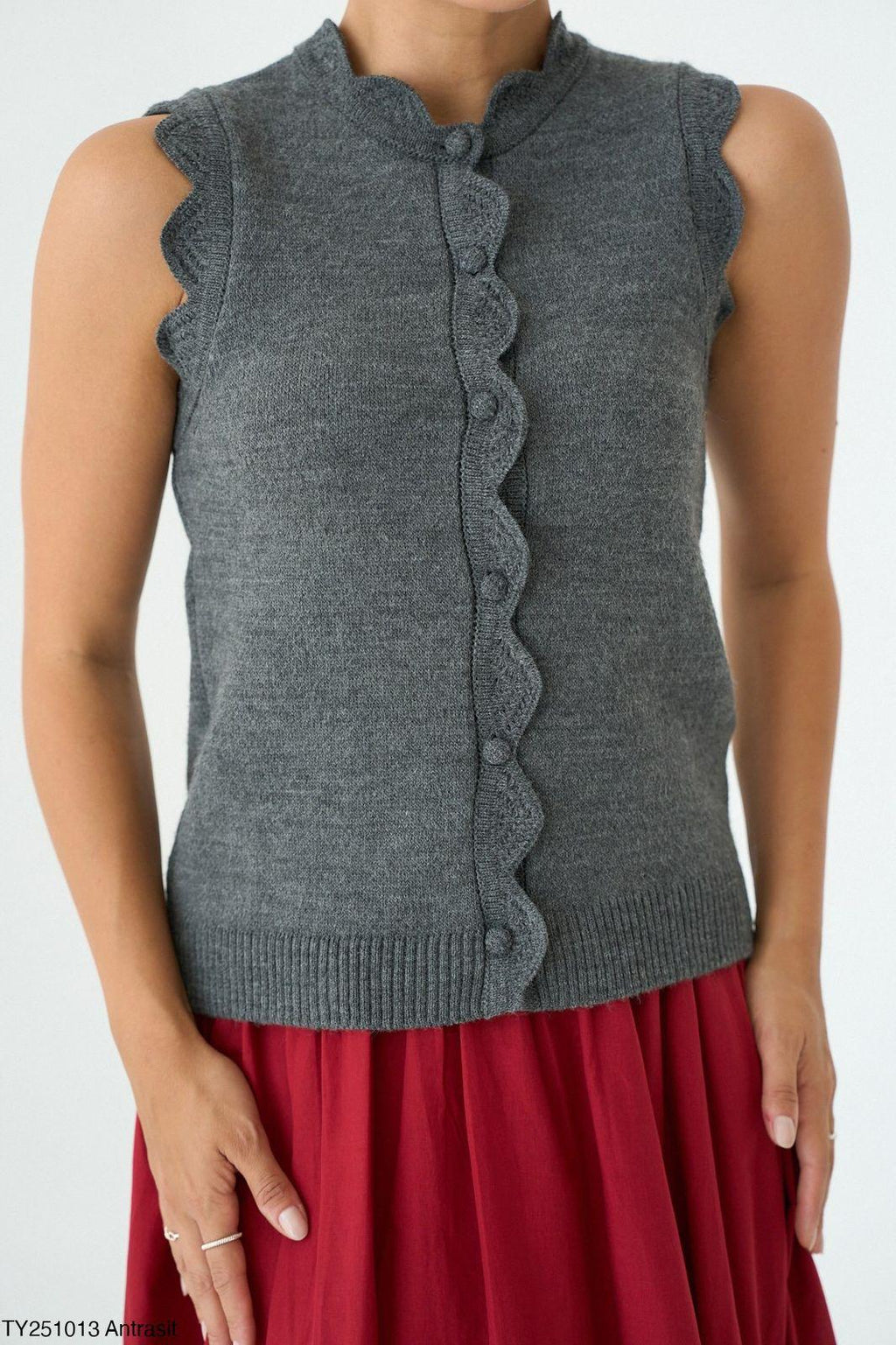 Elia Vest