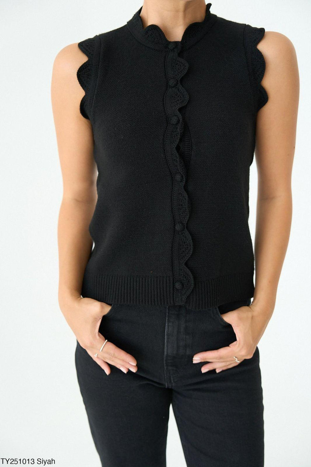 Elia Vest
